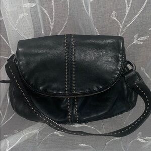 B. Makowsky Elegant Black Shoulder Bag